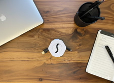 Aufklappbarer Kabelorganizer