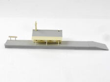 Spur N Gebäude Bahnhofsgebäude Bahnsteig mit Wartehäuschen