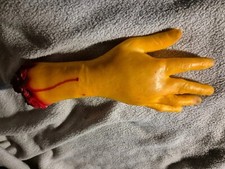 Halloween Deko,2 Stück abgehackte Hand,32 cm,