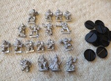 BLOOD BOWL: 14 Metallfiguren /