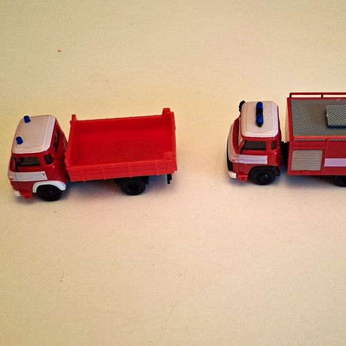Spielzeugauto - 2x,