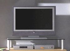 Niedriger TV-Ständer aus