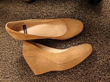 NEU Damen Vagabond Pumps Beige mit Keilabsatz Gr.38