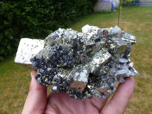 Pyrit würfel mit sphalerit - pyrit,