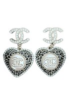 CHANEL herzförmige Ohrringe mit schwarzen Kristallen und Strass – authentisch