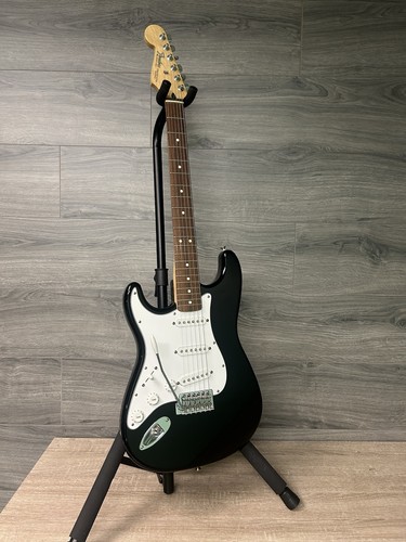 Fender standard stratocaster - fender,