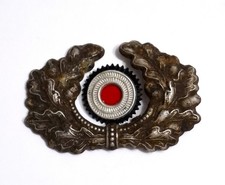 Mützenabzeichen Eichenlaubkranz mit Korkade der Wehrmacht für Schirmmütze