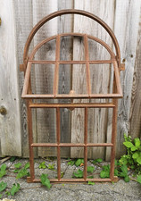 großes altes Gusseisen Stallfenster mit Rundbogen zum öffnen - 1a aufgearbeitet