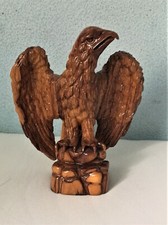 Adler geschnitzt aus Olivenholz. H x B ca 26 x 21 cm. Besondere Maserung.
