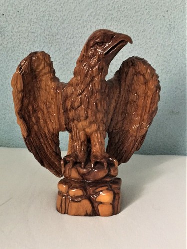 Adler geschnitzt aus