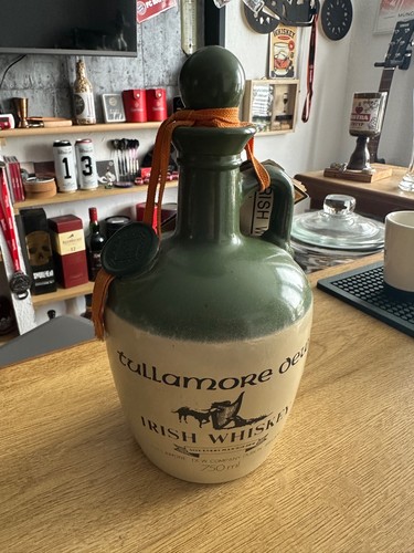 Tullamore dew irish whiskey - tullamore,