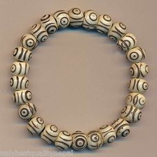 Armband Weiß beige Perlen Natur Knochen Augen Gravur Bein 90e