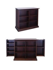 Bücherregal mit verdecktem