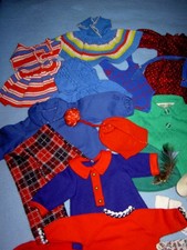 Schöne alte Puppenkleidung