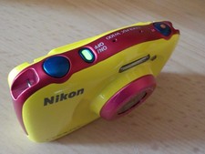 Nikon W100 Digitalkamera aus