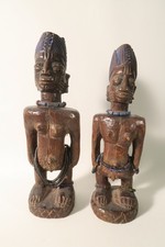 Paar alte Zwillingsfiguren