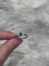 Ring mit einem wärmebehandelten alten Saphir