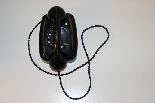 Telefon alt mit wählscheibe - telefon,