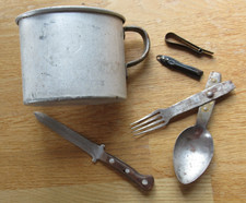 Persönliche Ausrüstung eines Soldaten bzw. Kriegsgefangenschaft Becher Messer ..