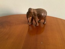 kleiner Elefant  braun mit Stoßzähnen handgefertigt antik Skulptur Kunst Afrika