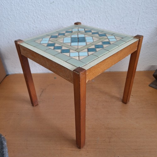 Schöner alter blumenhocker - alter,