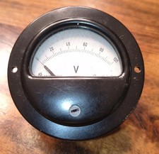 Robustes, altes Einbau-Voltmeter 100V Gleichstrom DC, analog, rund zur Deko