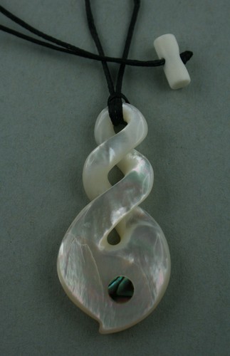 Muschel carving double twist - ,