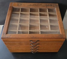 Alte Nähgarn-Verkaufs-Vitrine Kontor-Schubladenkasten für Kleinteile Reklame