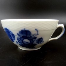 Royal Copenhagen Porzellan Teetasse Serie Blaue Blume Glatt 10/8049 1. Wahl