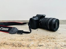 Canon EOS 700D SLR-Digitalkamera - Schwarz (Kit mit EF-S 18-135mm IS Objektiv