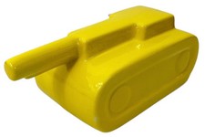 Skulptur Spielstein Risiko Panzer Gelb Signiert Stefano Puzzo aus Keramik