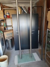 Garderobenständer edelstahl mit Glasplatte als Fuß