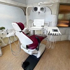 Ultradent U1500 Behandlungseinheit mit Trockenabsaugung