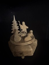 Handgeschnitzte Spieluhr aus