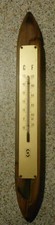 Altes Weberschiffchen mit Thermometer 