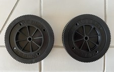 Weber Räder (6“/15 cm) für Holzkohlegrill und Bambus Reinigungsbürste, gut.