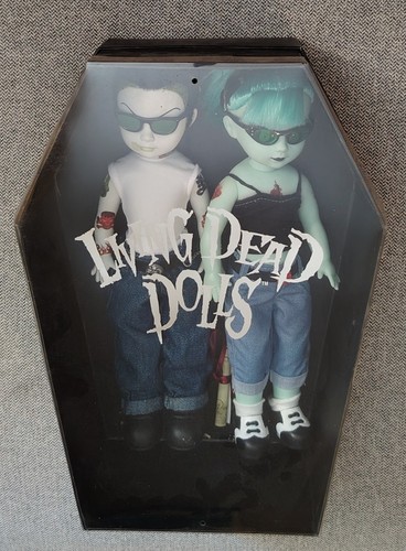 Living dead dolls - living,