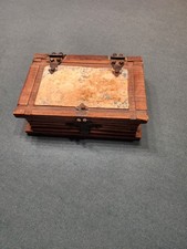 Schatztruhe - Altes rustikales Holzkästchen in  Buchform