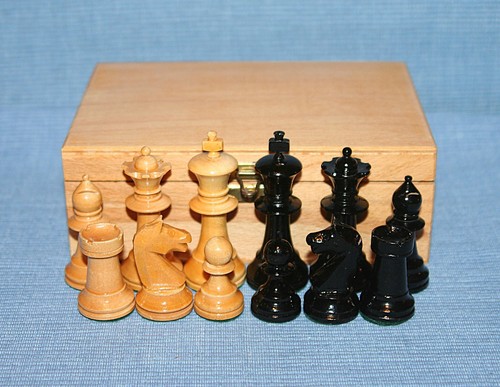 Schachfiguren holz lackiert - schachfiguren,