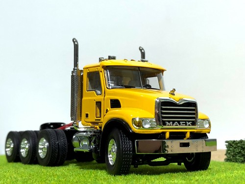 Mack granit 8x4 gelb - granit,