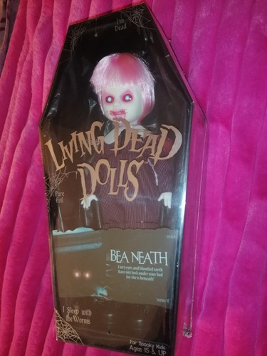 Living dead dolls bea neath - living,