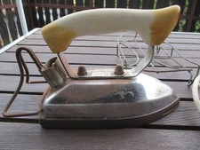 SIGMA Bügeleisen, Rostpatina mit Stromkabel, Ablagegitter, sehr alt, Dekoration 