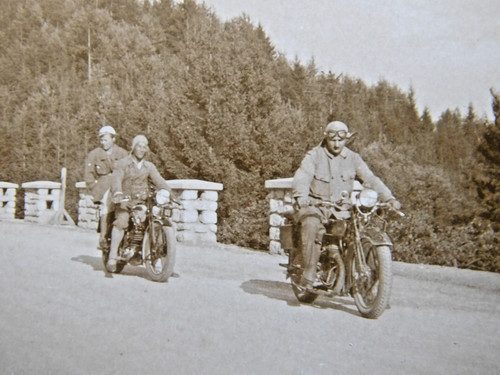 Motorradfahrer oldtimer - motorradfahrer,