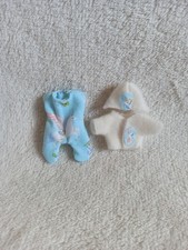 miniatur Puppenkleidung für