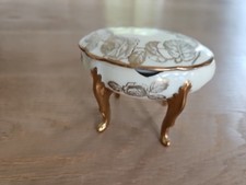 Dose aus,Porzellan, Oscar Schlegelmilch, Blumen, Gold, defekt, Sammlerstück