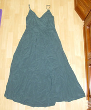 Maxikleid Spaghettiträger ärmellos Gr. 44 grün uni Lascana Rücken mit Schleife