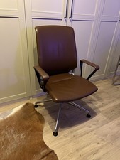 Vitra Meda Chair Besucherstuhl Konferenzstuhl Stuhl drehbar Leder braun vi0085