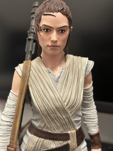 Star wars rey jakku statue - rey,