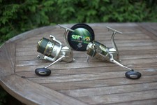 2 unkaputtbare Großfischrollen von Lineaeffe. Beide sind seewasserfest.