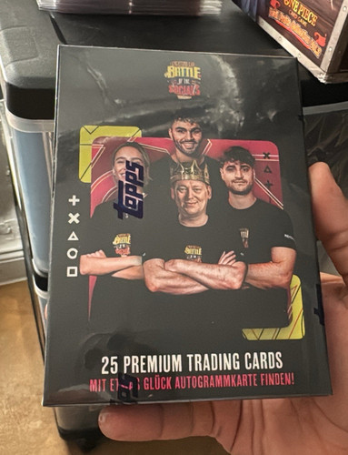Topps battle the socials - of,